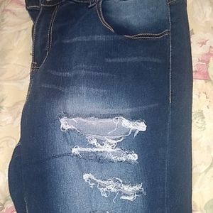 Ropa de mujer por todo $30 dollares or $5 cada uno